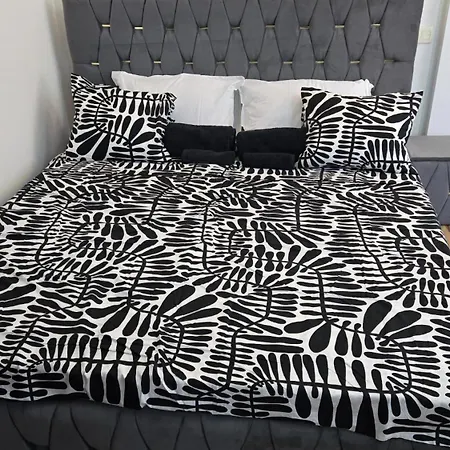 Ground Floor Getaway דירה