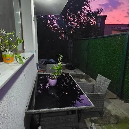 Ground Floor Getaway Апартаменты *