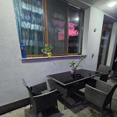 Апартаменты Ground Floor Getaway