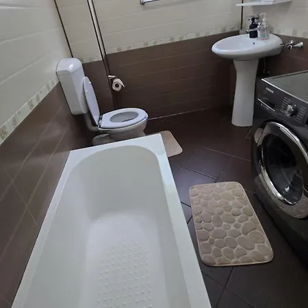 Ground Floor Getaway Бухарест